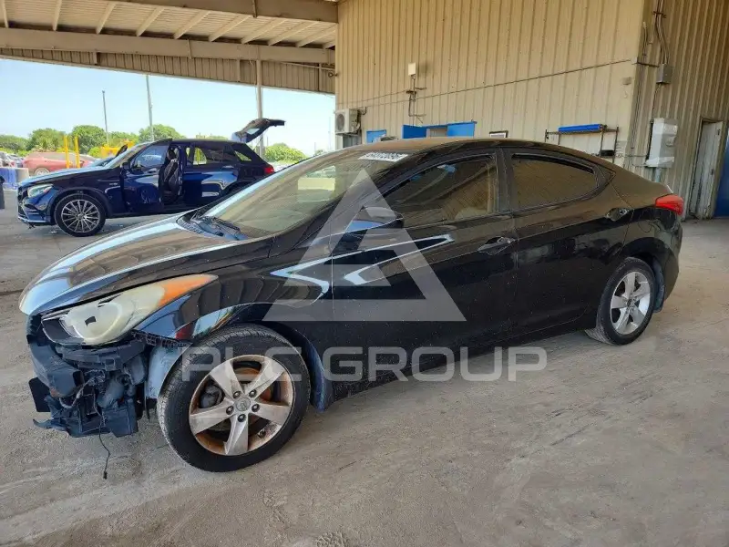 2013 Hyundai Elantra photo