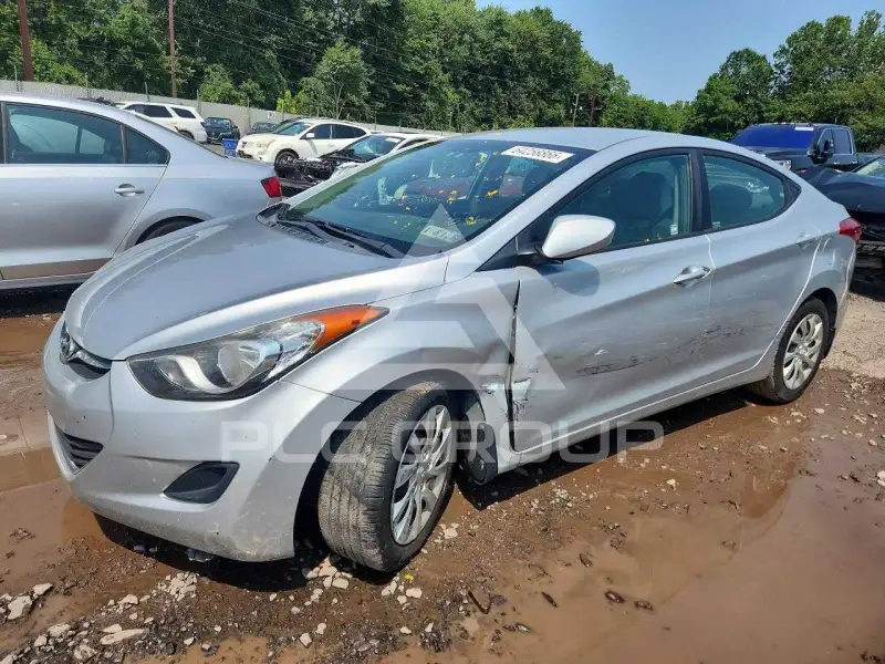 2013 Hyundai Elantra photo