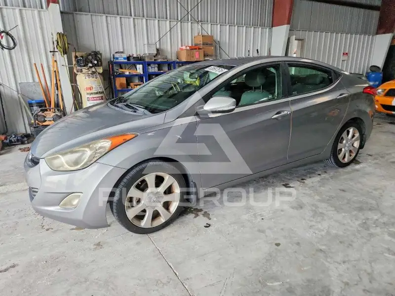 2013 Hyundai Elantra photo