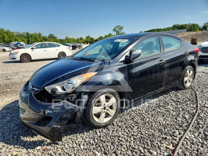 2013 Hyundai Elantra photo