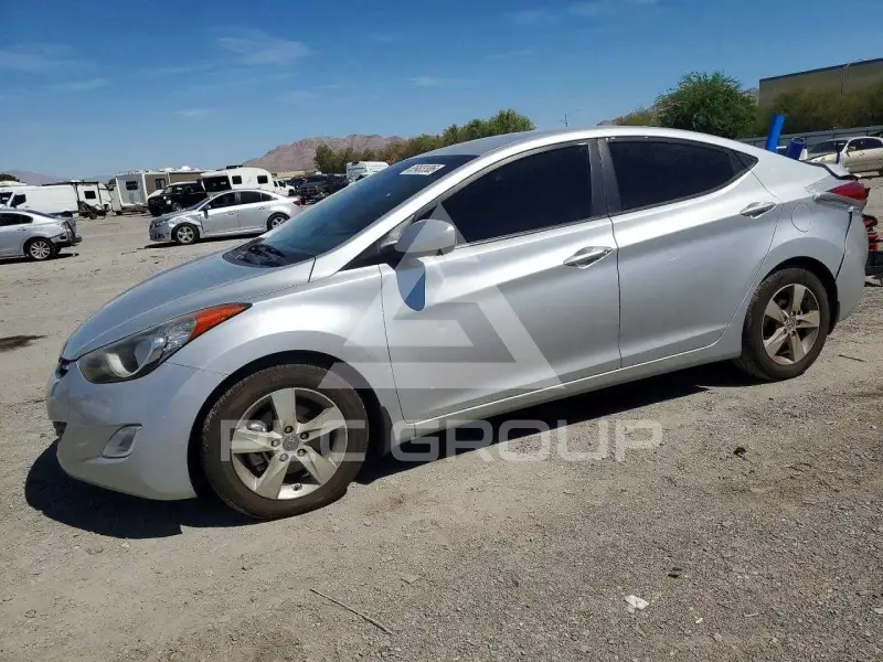 2013 Hyundai Elantra photo