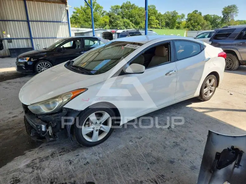 2013 Hyundai Elantra photo