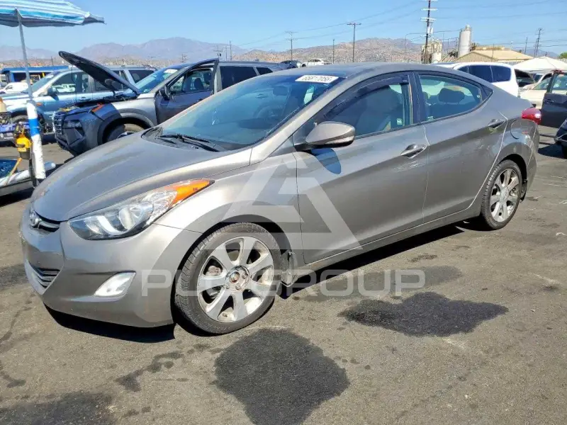 2013 Hyundai Elantra photo