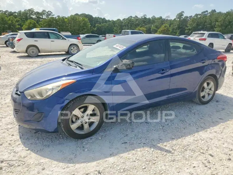 2013 Hyundai Elantra photo