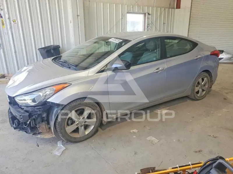 2013 Hyundai Elantra photo