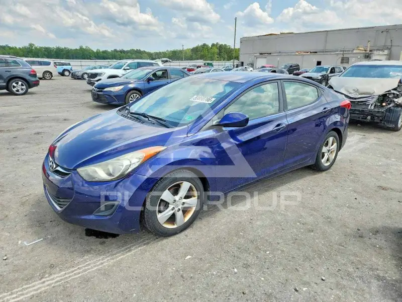 2013 Hyundai Elantra photo