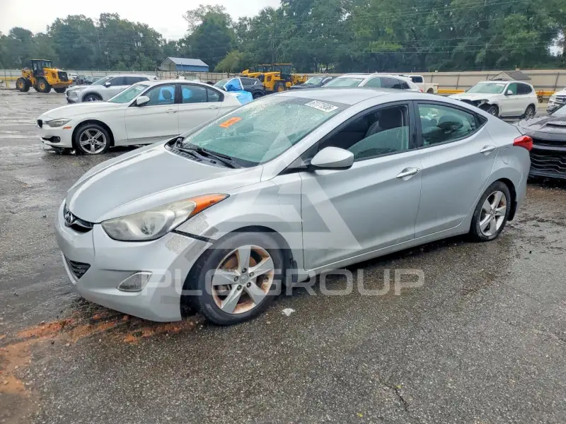 2013 Hyundai Elantra photo