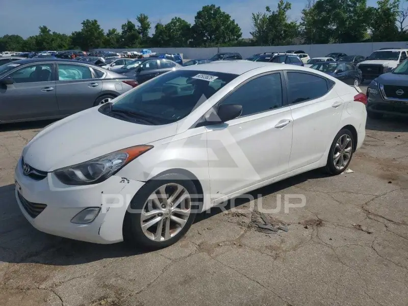 2013 Hyundai Elantra photo