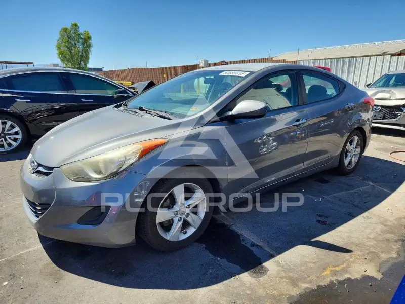 2013 Hyundai Elantra photo