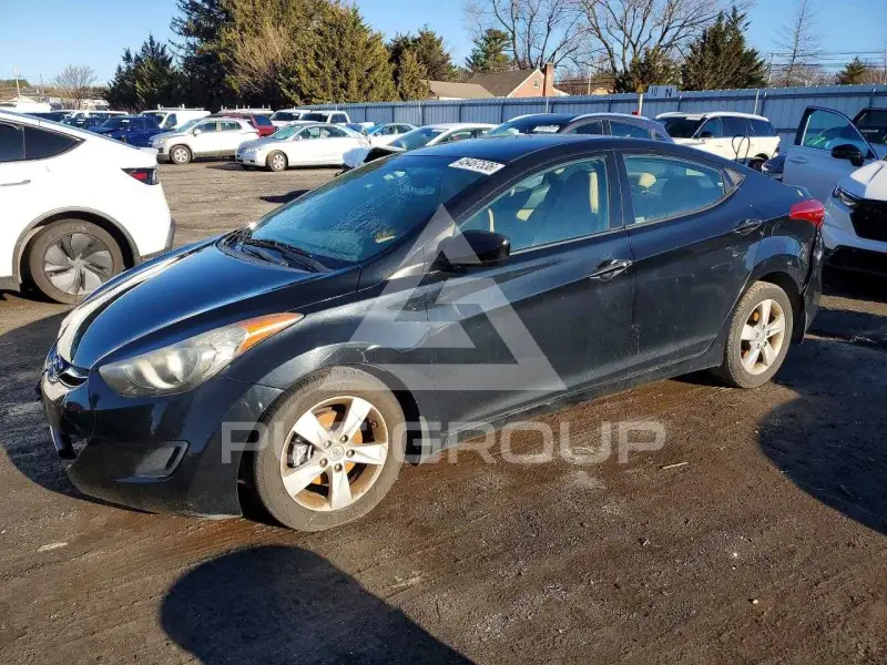 2013 Hyundai Elantra photo