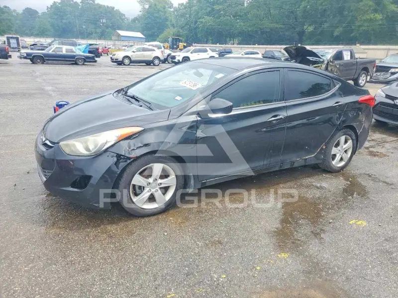 2013 Hyundai Elantra photo