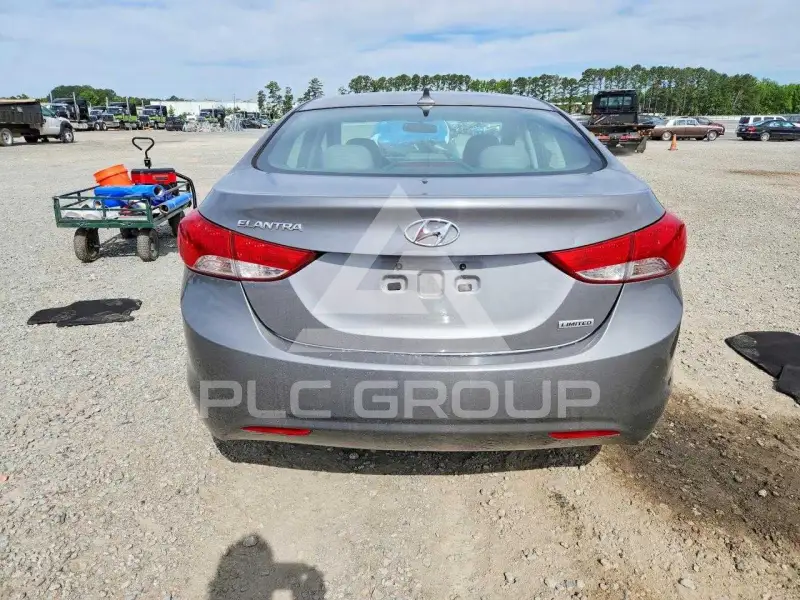2013 Hyundai Elantra photo