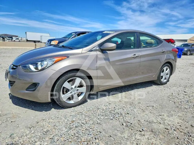 2013 Hyundai Elantra photo
