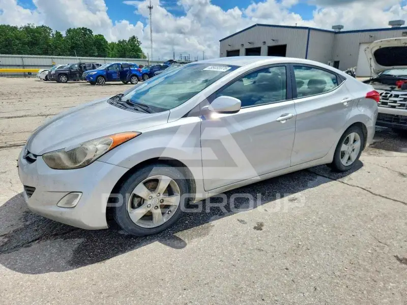 2013 Hyundai Elantra photo
