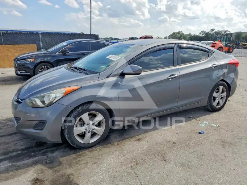 2013 Hyundai Elantra фото