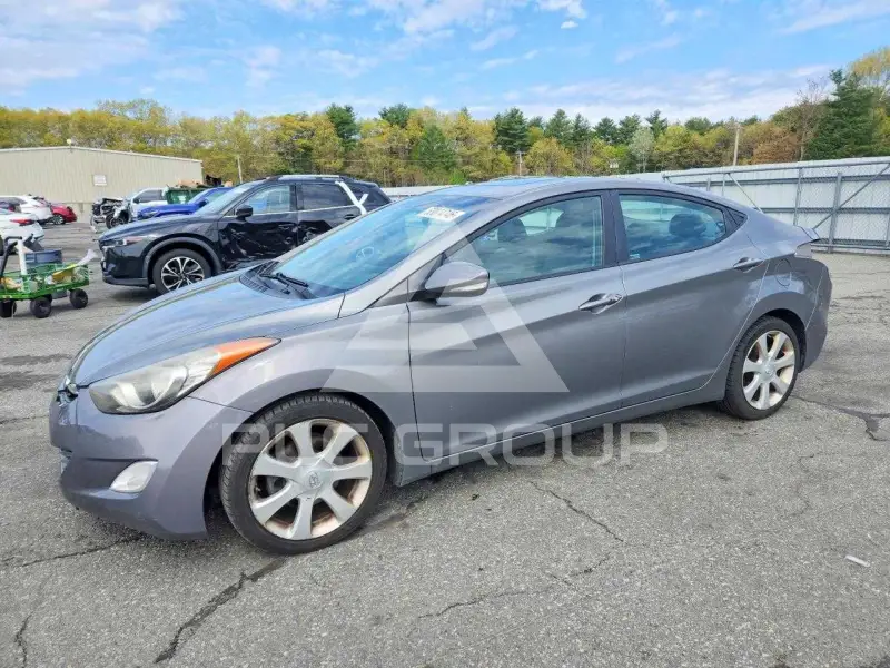 2013 Hyundai Elantra photo