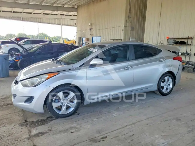 2013 Hyundai Elantra фото
