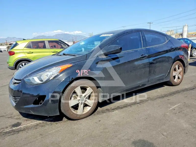 2013 Hyundai Elantra photo