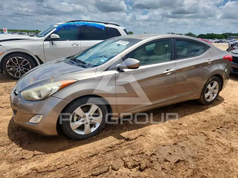 2013 Hyundai Elantra фото