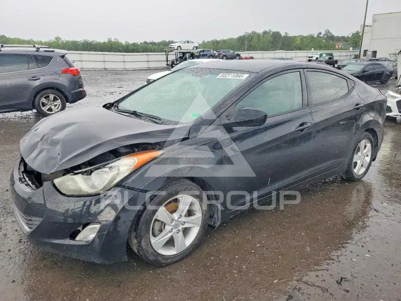 2013 Hyundai Elantra photo