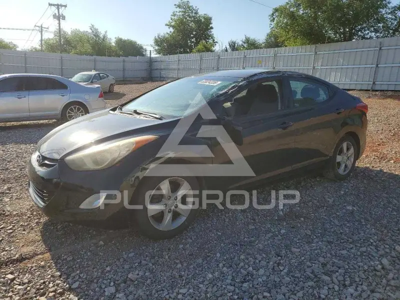 2013 Hyundai Elantra photo
