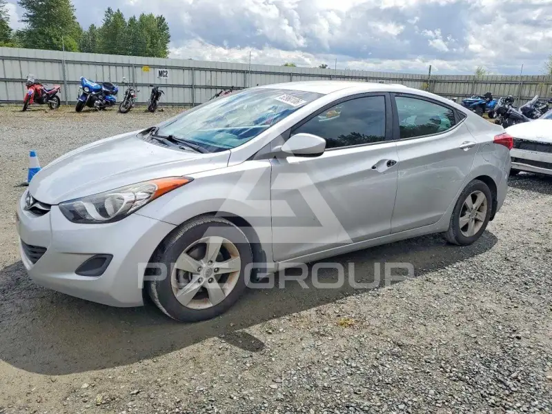 2013 Hyundai Elantra photo