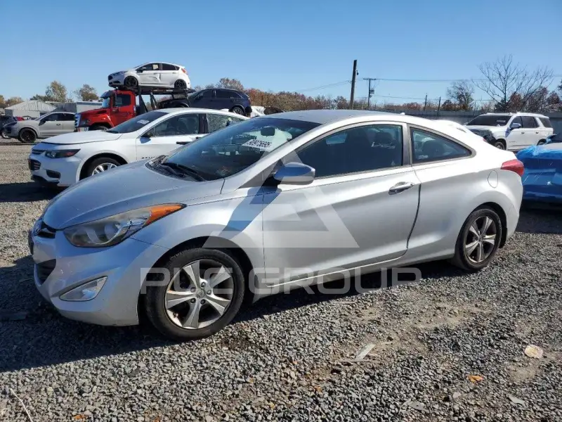 2013 Hyundai Elantra фото
