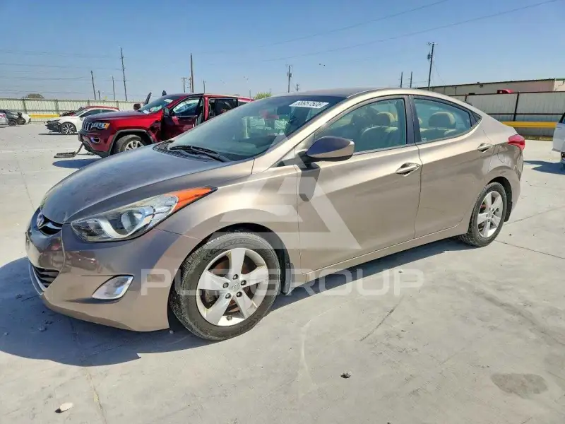 2013 Hyundai Elantra photo