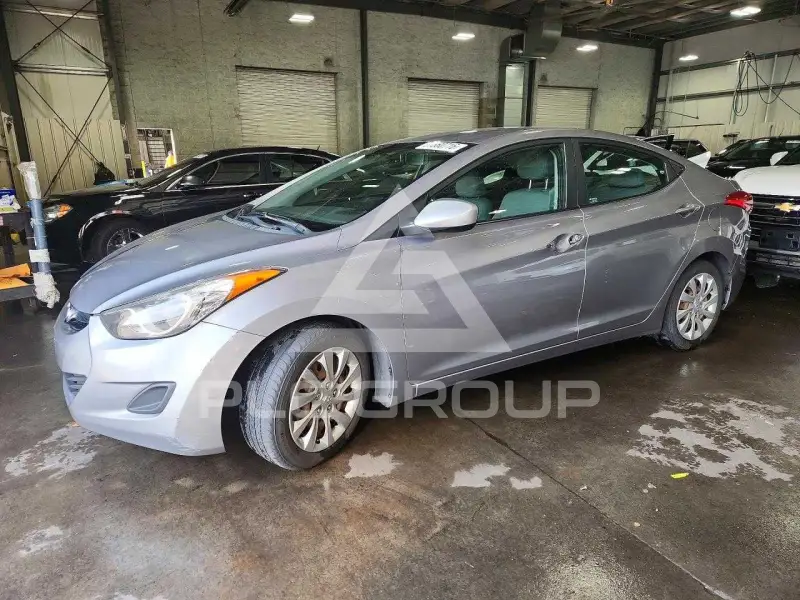 2013 Hyundai Elantra photo