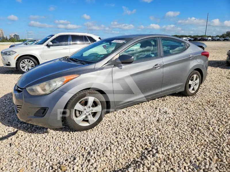 2013 Hyundai Elantra фото