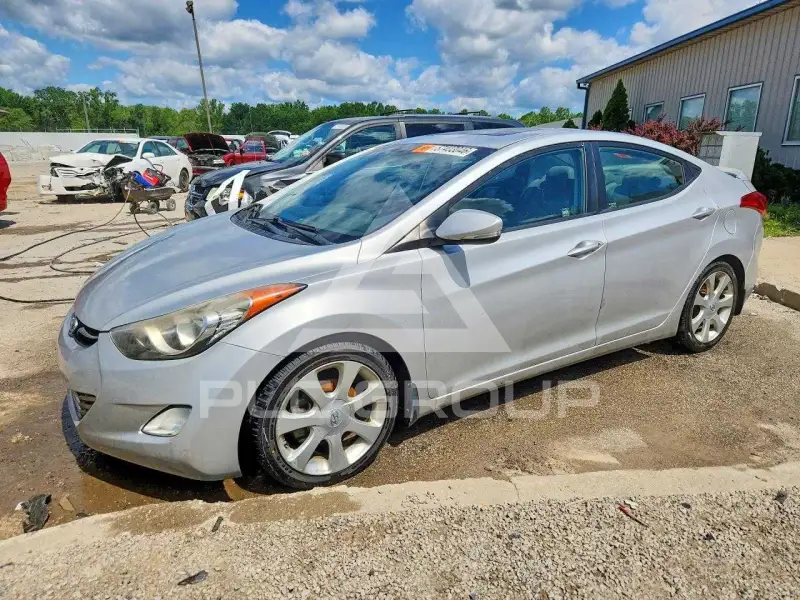 2013 Hyundai Elantra photo