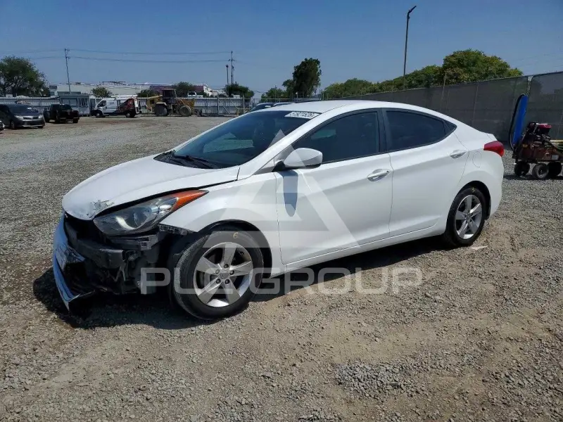 2013 Hyundai Elantra photo