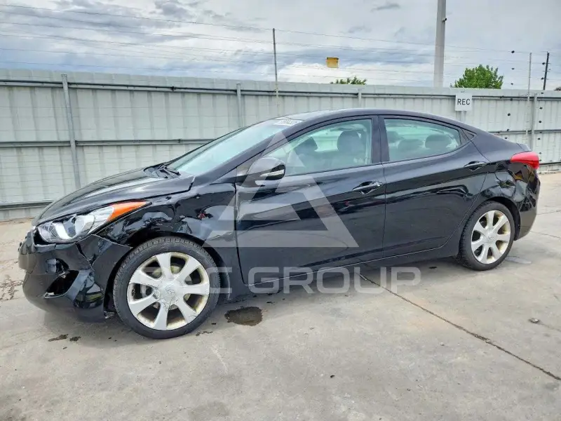2013 Hyundai Elantra photo