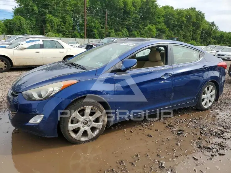2013 Hyundai Elantra photo