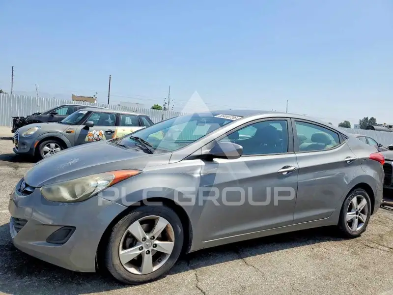 2013 Hyundai Elantra photo