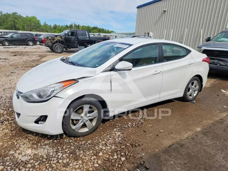2013 Hyundai Elantra photo