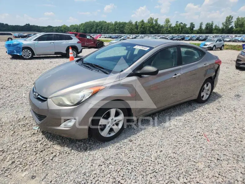 2013 Hyundai Elantra photo