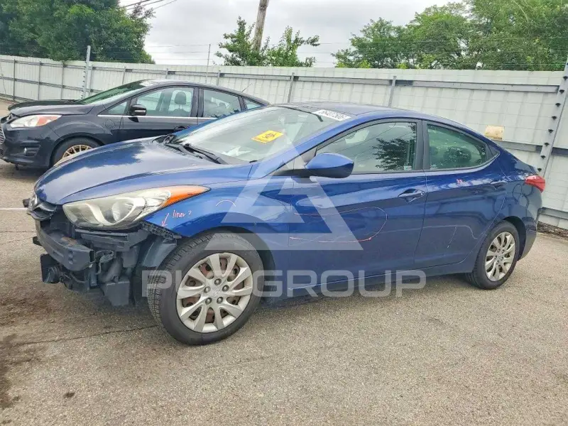 2013 Hyundai Elantra photo