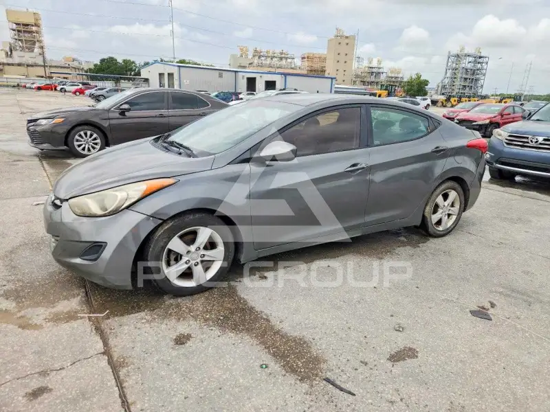 2013 Hyundai Elantra photo