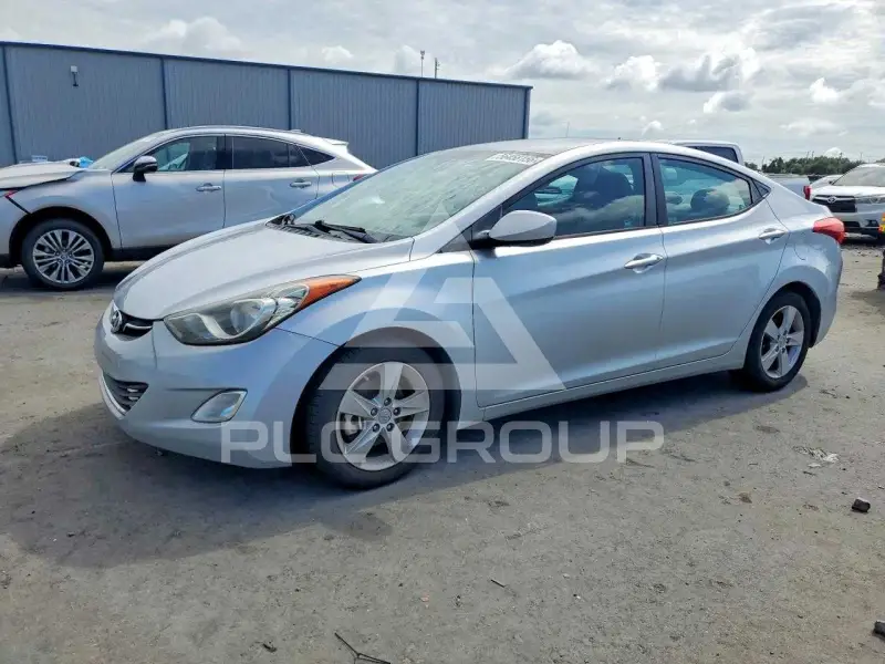 2013 Hyundai Elantra photo