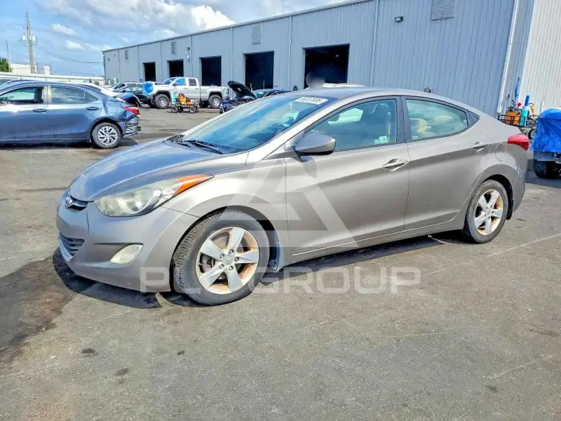 2013 Hyundai Elantra photo
