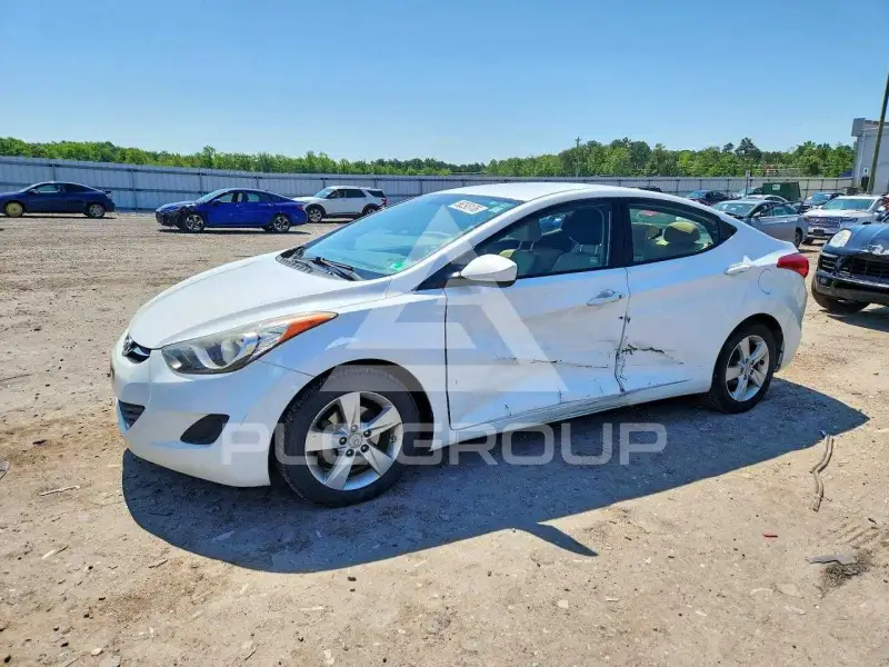2013 Hyundai Elantra photo