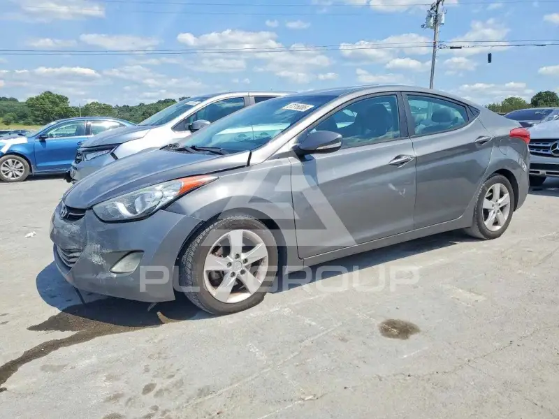 2013 Hyundai Elantra photo