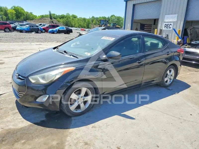 2013 Hyundai Elantra photo