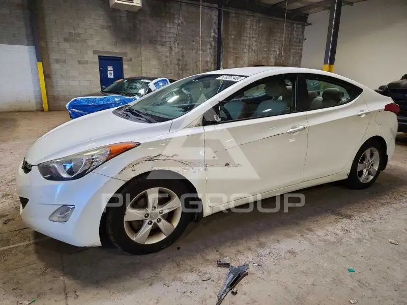 2013 Hyundai Elantra фото