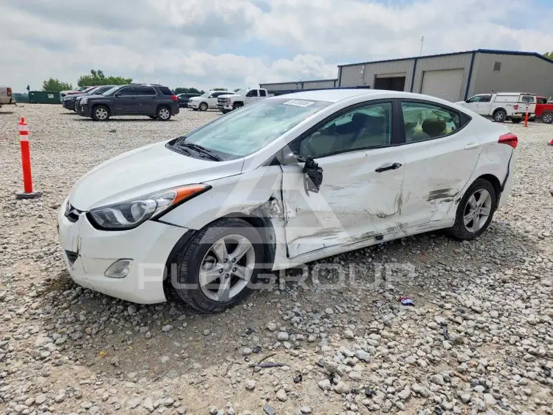 2013 Hyundai Elantra photo