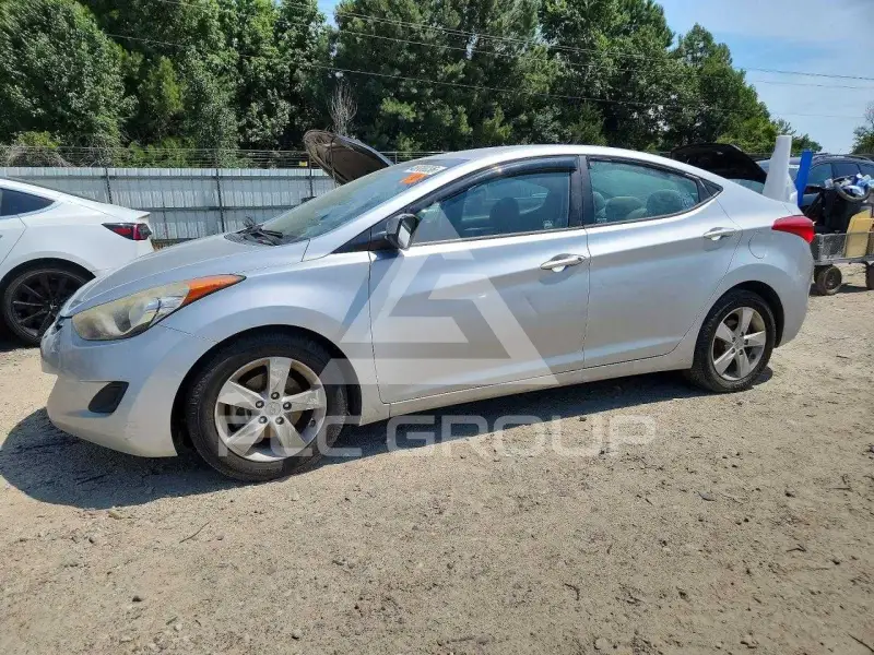 2013 Hyundai Elantra фото