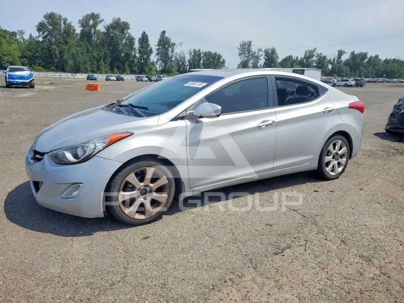 2013 Hyundai Elantra photo