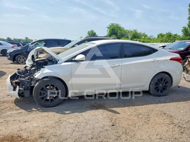 2013 Hyundai Elantra photo