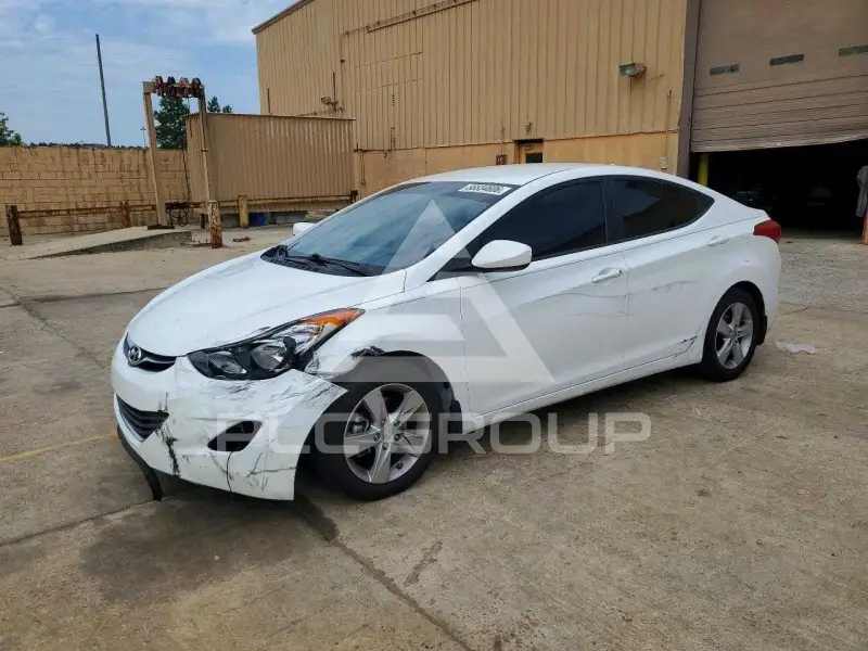 2013 Hyundai Elantra photo